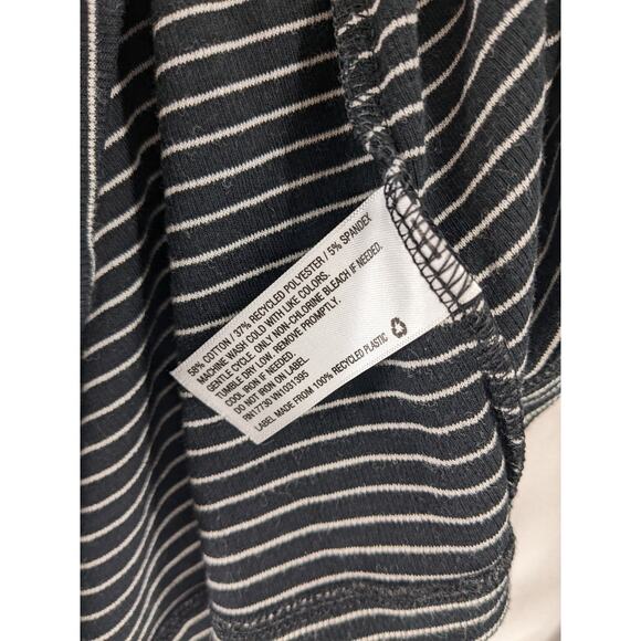 Universal Thread Knit Shirt Small Black Striped Long Sleeve Centre Seam Crewneck - Picture 4 of 8